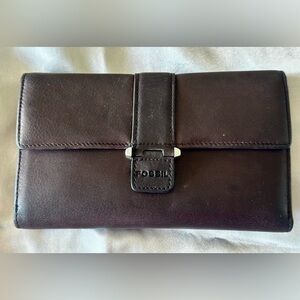 Fossil Dark Brown Leather Tri-fold Wallet w/checkbook cover. Preowned Clean